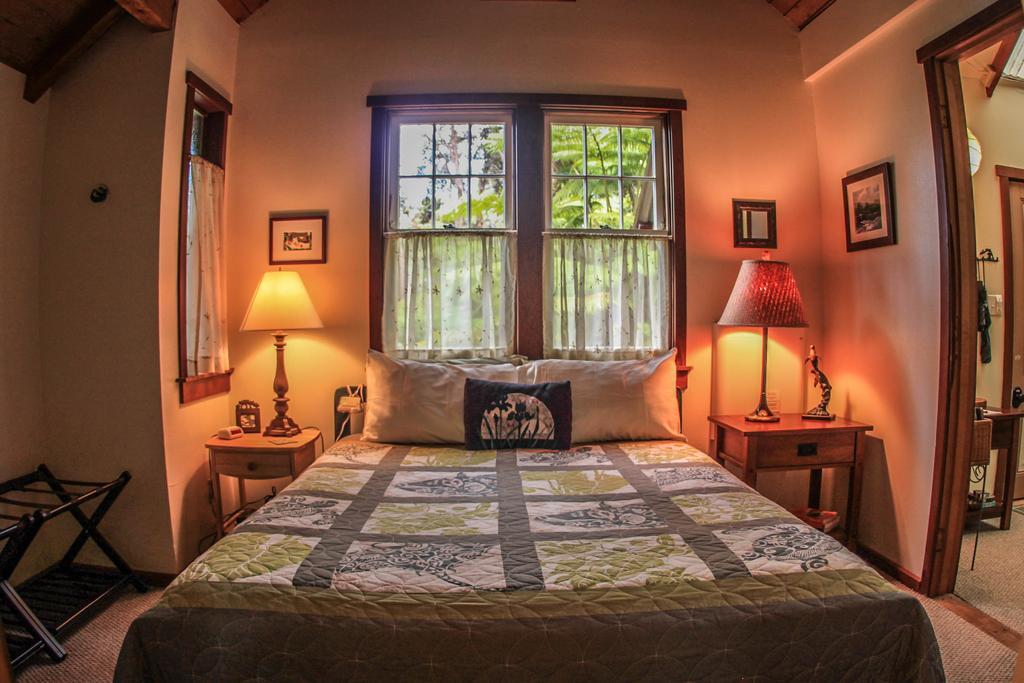 Ferny Hollow: Romantic Rainforest Cottage โวลคาโน ภายนอก รูปภาพ