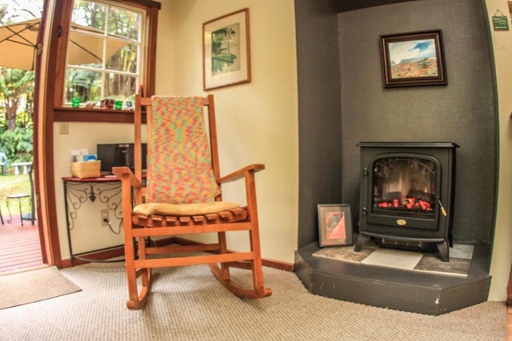 Ferny Hollow: Romantic Rainforest Cottage โวลคาโน ภายนอก รูปภาพ